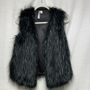 Alya Black Faux Fur Vest